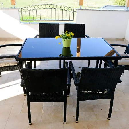 Refreshing In With Shared Garden Apartment Ljubač
