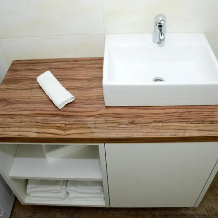 In With Barbecue شقة Ljubač