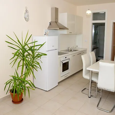 In With Barbecue Ljubač