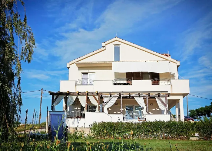 아파트 In With Barbecue Ljubač